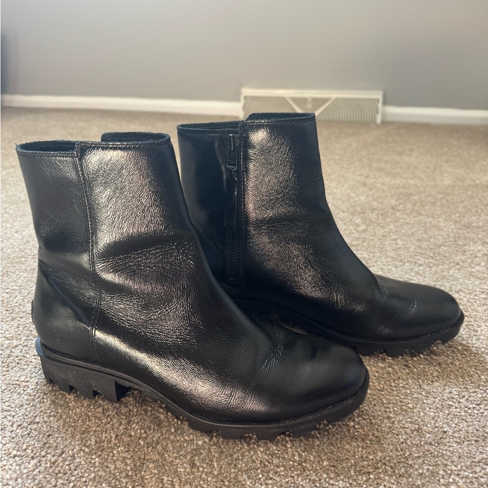 Sorel Women’s Phoenix Patent Leather Black Ankle Boots - Like New - size 10.5 - Picture 5 of 6